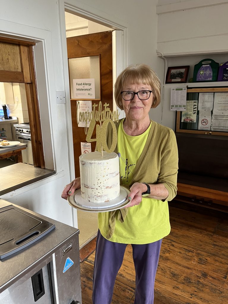 Sue Hargreaves with the CYTA at 40 Cake.